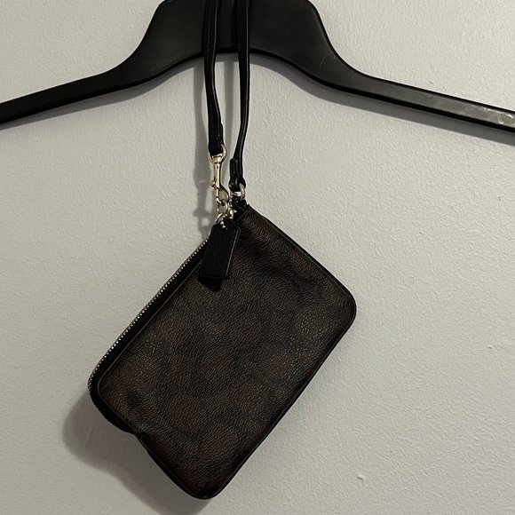 AUTHENTIC Coach Leather Wristlet - Picture 2 of 3